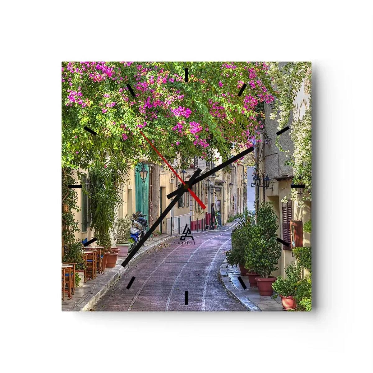 Zegar ścienny - Urokliwa uliczka z kwitnącymi pnączami i kawiarnianymi stolikami - 30x30cm - Kwitnący zaułek - Nowoczesna dekoracja ścienna do salonu i sypialni ARTTOR