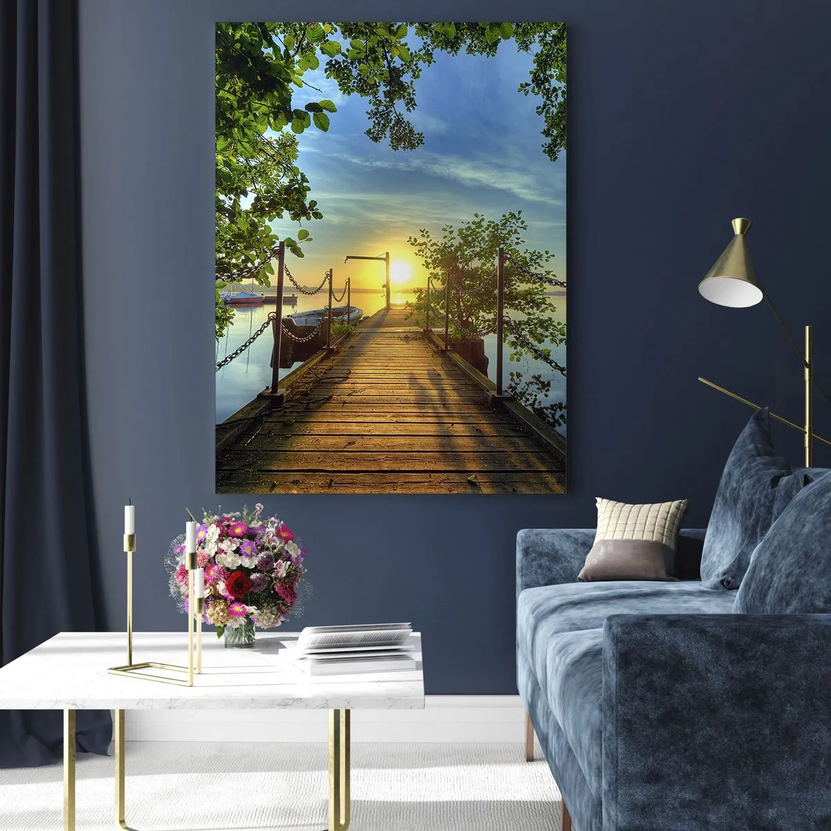 Obraz na szkle - Pomost nad jeziorem w promieniach zachodu słońca - 70x100cm - Zachód nad wodą - Nowoczesna dekoracja ścienna do salonu i sypialni ARTTOR