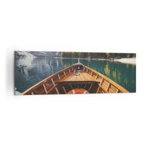 Obraz na płótnie - Drewniana łódź na górskim jeziorze otoczonym lasem - 160x50cm - Górska wycieczka - Nowoczesna dekoracja ścienna do salonu i sypialni ARTTOR