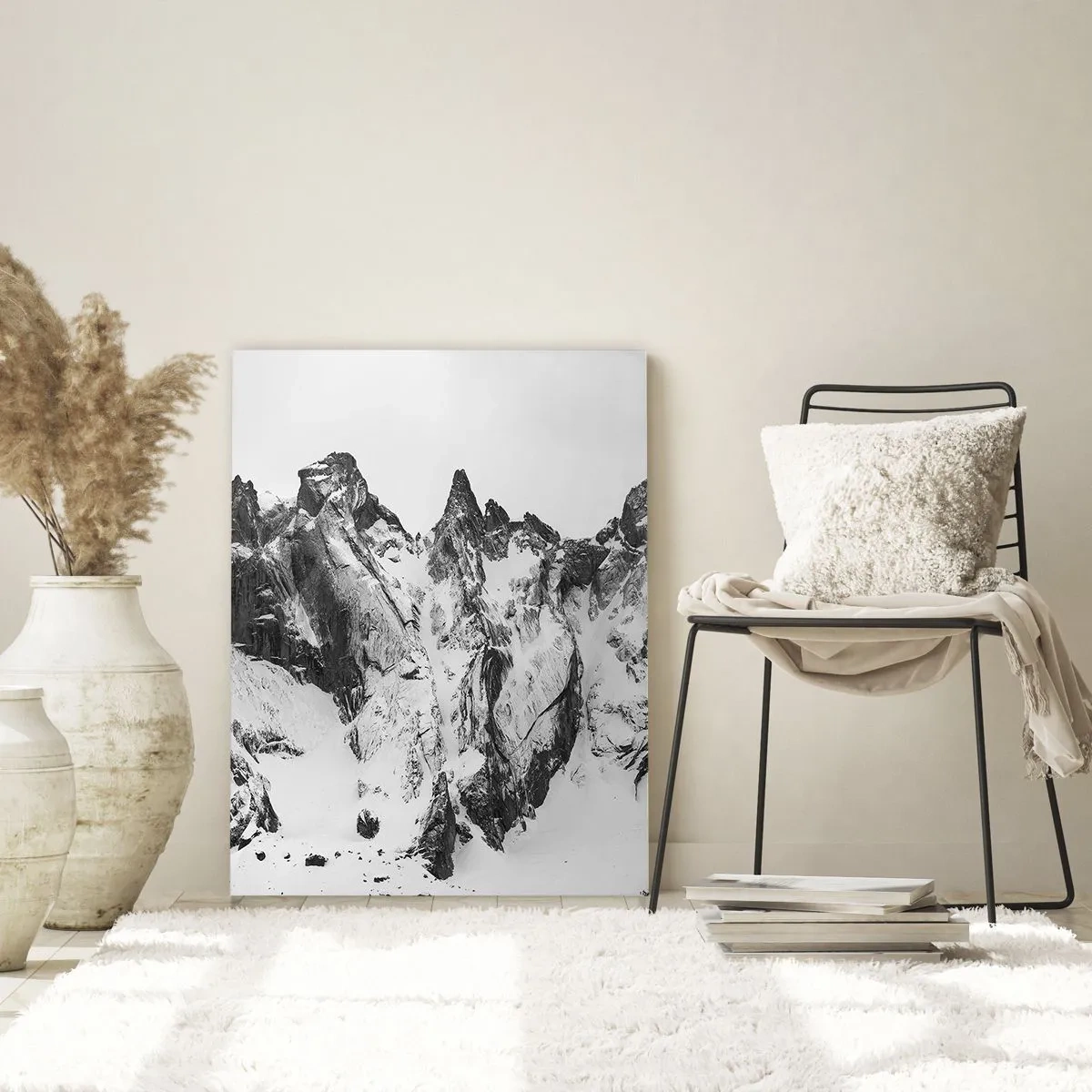Obraz na szkle - Czarno-białe ośnieżone górskie szczyty - 50x70cm - Granitowa groźna grań - Nowoczesna dekoracja ścienna do salonu, kuchni i sypialni ARTTOR