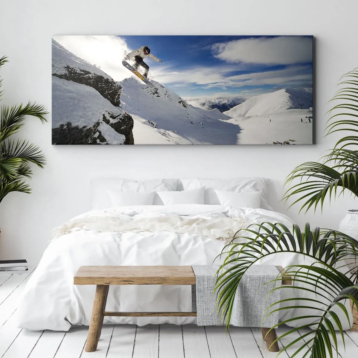 Obraz na płótnie - Snowboardzista skaczący z urwiska na tle ośnieżonych gór - 140x50cm - Wolność bez granic - Nowoczesna dekoracja ścienna do salonu i sypialni ARTTOR