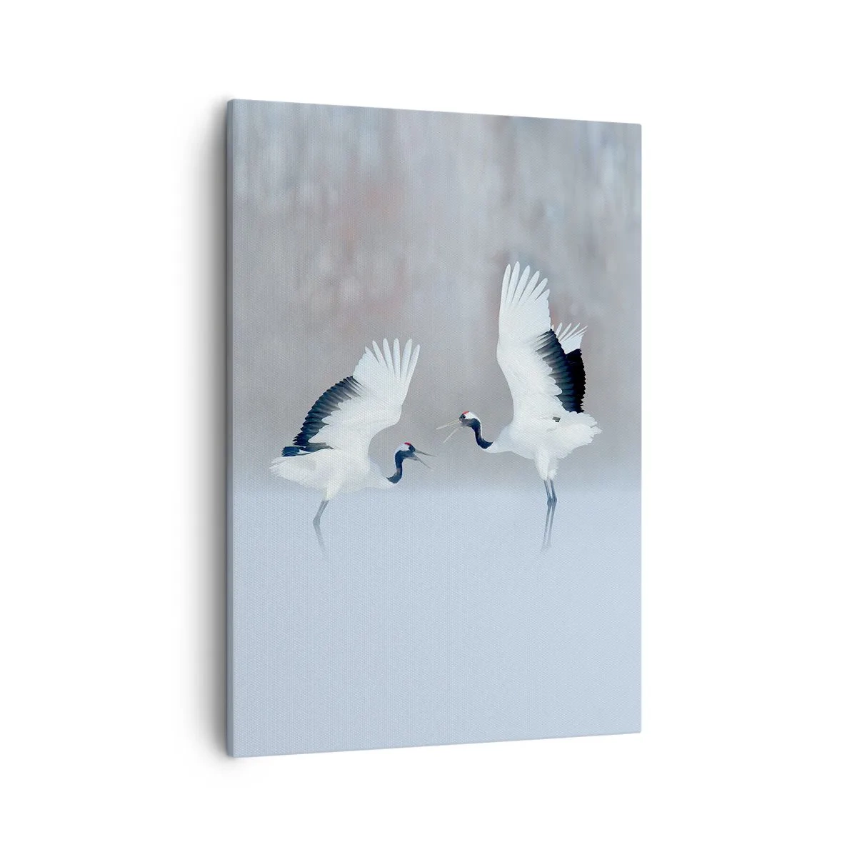 Obraz na płótnie - Dwie żurawie mandżurskie w tańcu na tle zimowego krajobrazu - 50x70cm - Taniec we mgle - Nowoczesna dekoracja ścienna do salonu, kuchni i sypialni ARTTOR