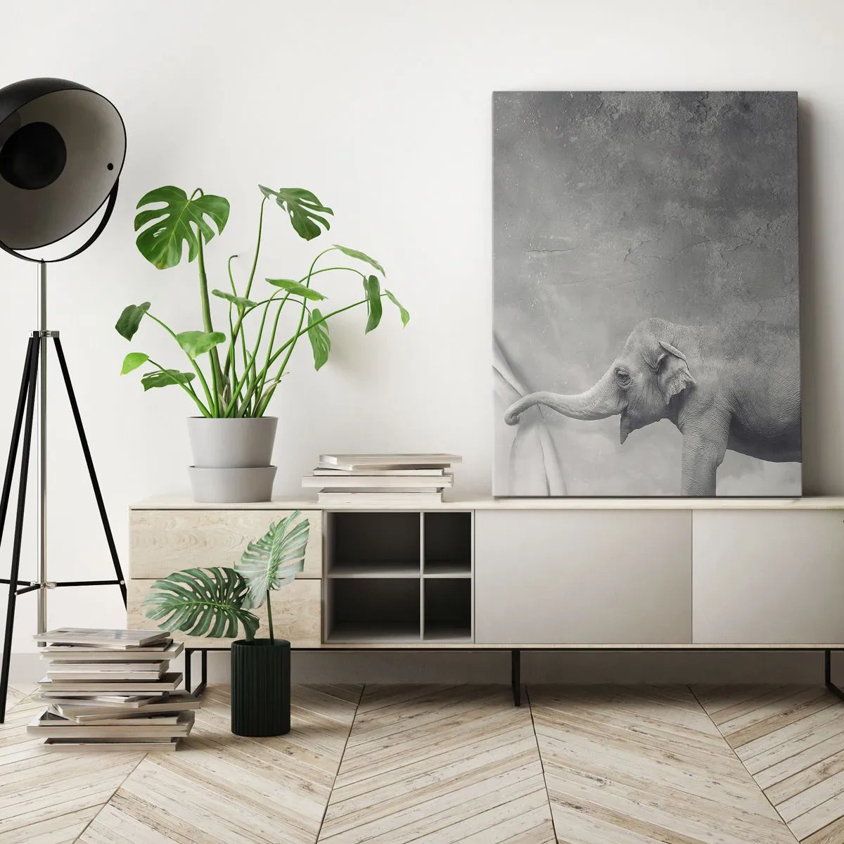 Obraz na płótnie - Słoń odsłaniający zasłonę w surrealistycznym czarno-białym ujęciu - 70x100cm - Odsłonić tajemnicę - Nowoczesna dekoracja ścienna do salonu i sypialni ARTTOR