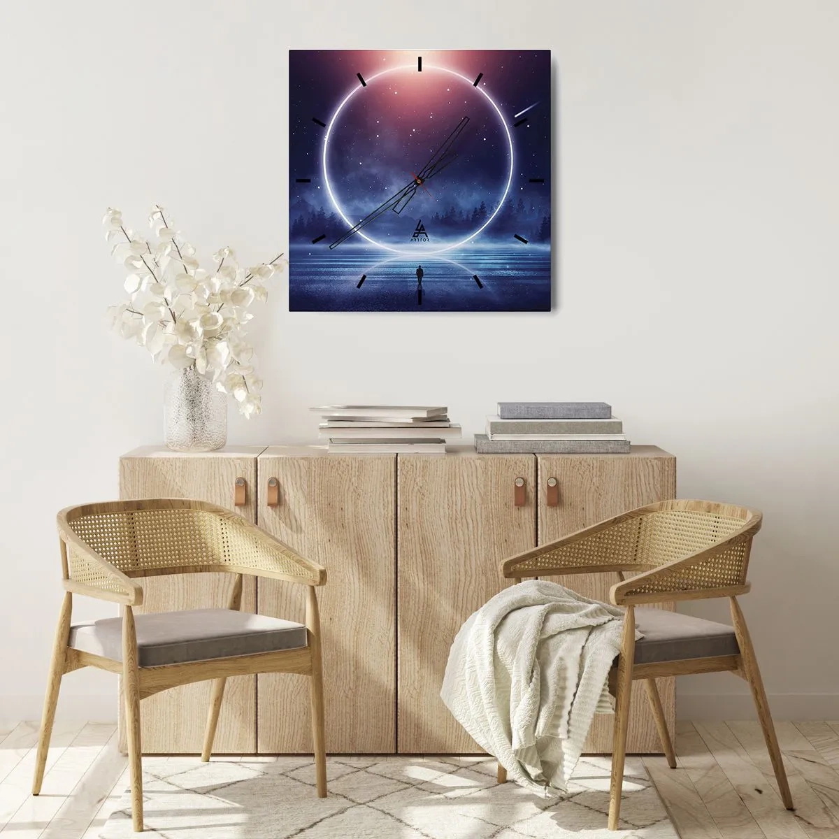 Zegar ścienny - Magiczny krajobraz z postacią i świetlistym kręgiem nocą - 30x30cm - Już tu są… - Nowoczesna dekoracja ścienna do salonu i sypialni ARTTOR
