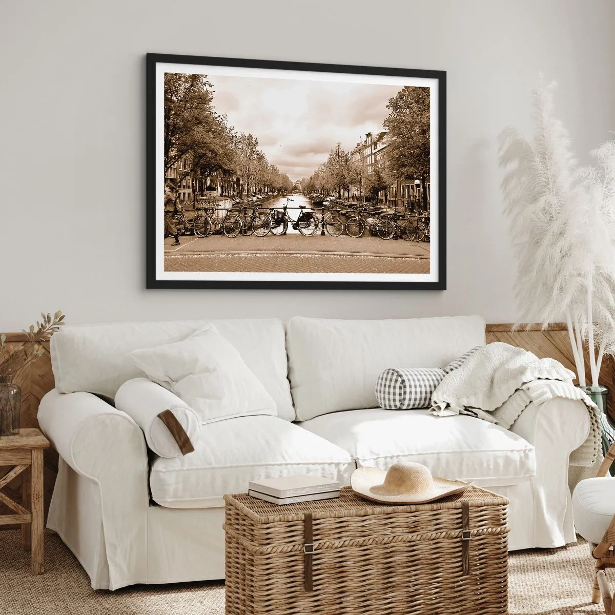 Plakat w czarnej ramie - Rowerowy mostek nad kanałem w sepia - 70x50cm - Holenderskie klimaty - Nowoczesna dekoracja ścienna do salonu i sypialni ARTTOR