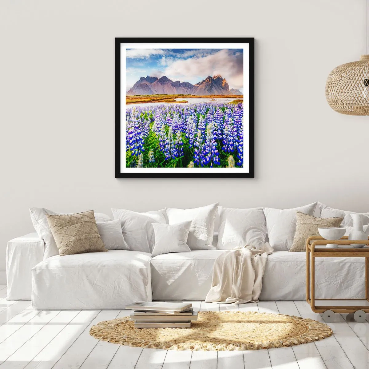 Plakat w czarnej ramie - Siła i surowość obok łagodności - 50x50 cm