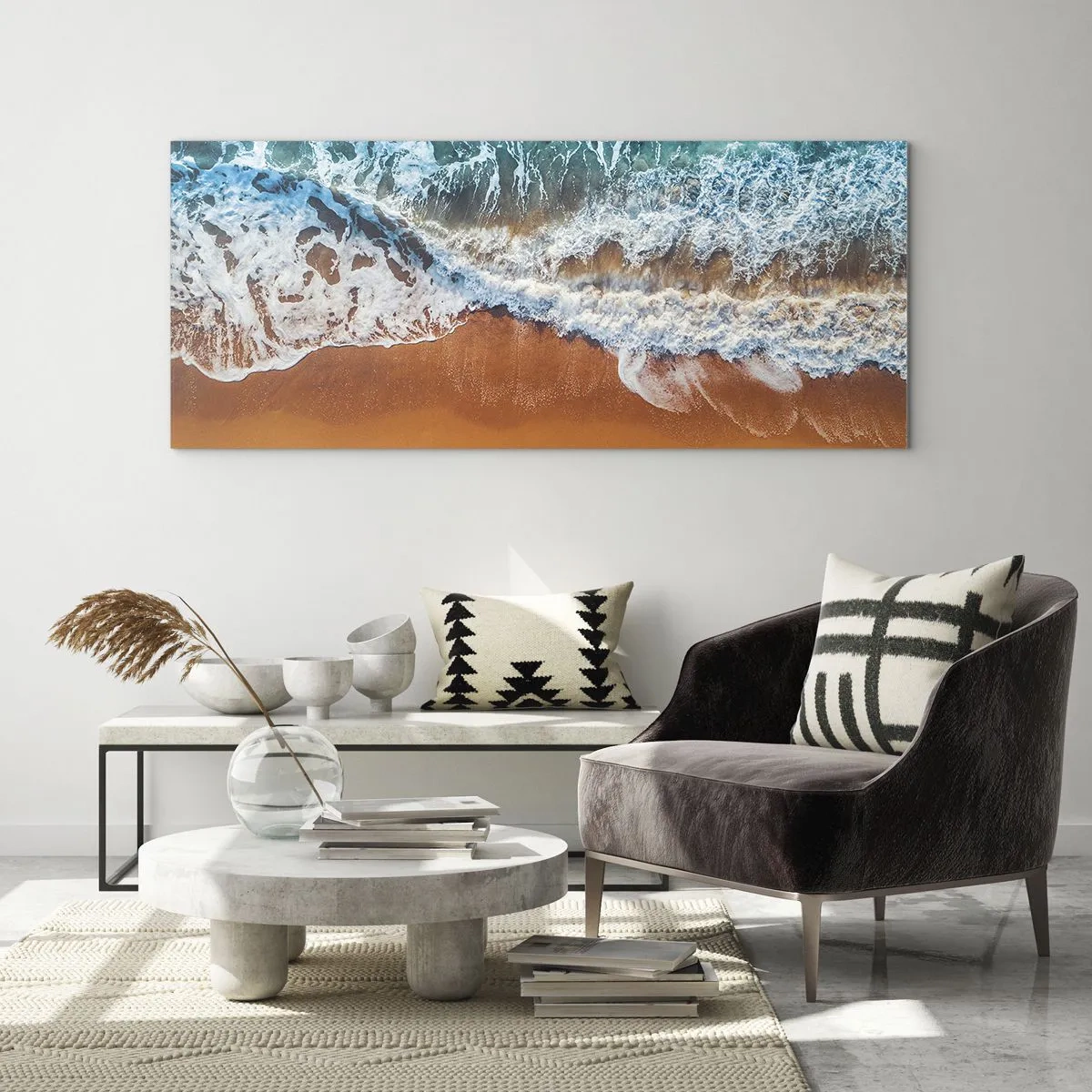 Obraz na szkle - Widok z lotu ptaka na fale oceanu rozbijające się o brzeg - 120x50cm - Zawsze w parze - Nowoczesna dekoracja ścienna do salonu i sypialni ARTTOR