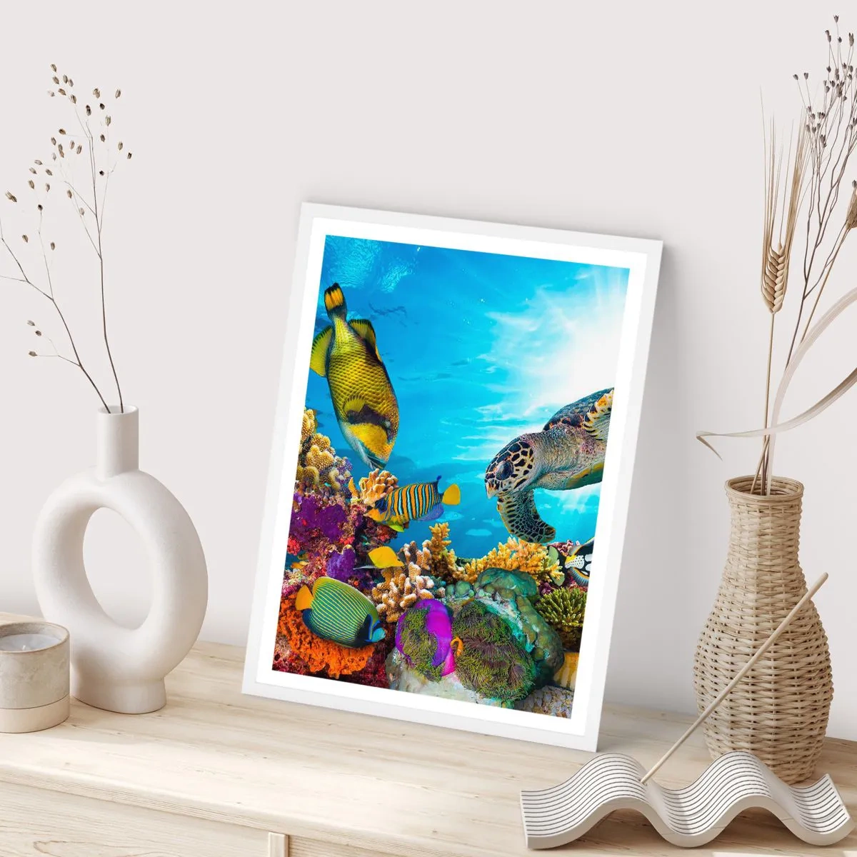 Plakat w białej ramie - Koralowa promenada - 70x100 cm