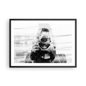 Plakat w czarnej ramie - Czarno-biały portret fotografa z podwójną ekspozycją - 70x50cm - Twórca i tworzywo - Nowoczesna dekoracja ścienna do salonu i sypialni ARTTOR