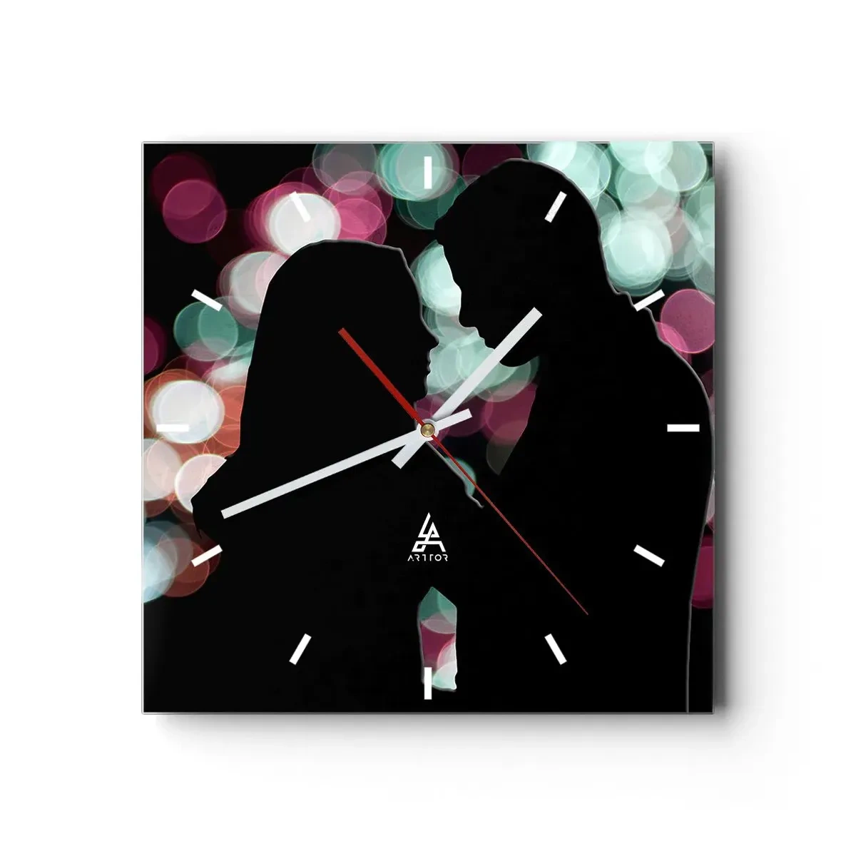 Zegar ścienny - Sylwetki pary na tle kolorowych świateł bokeh - 30x30cm - Tak! - Nowoczesna dekoracja ścienna do salonu i sypialni ARTTOR