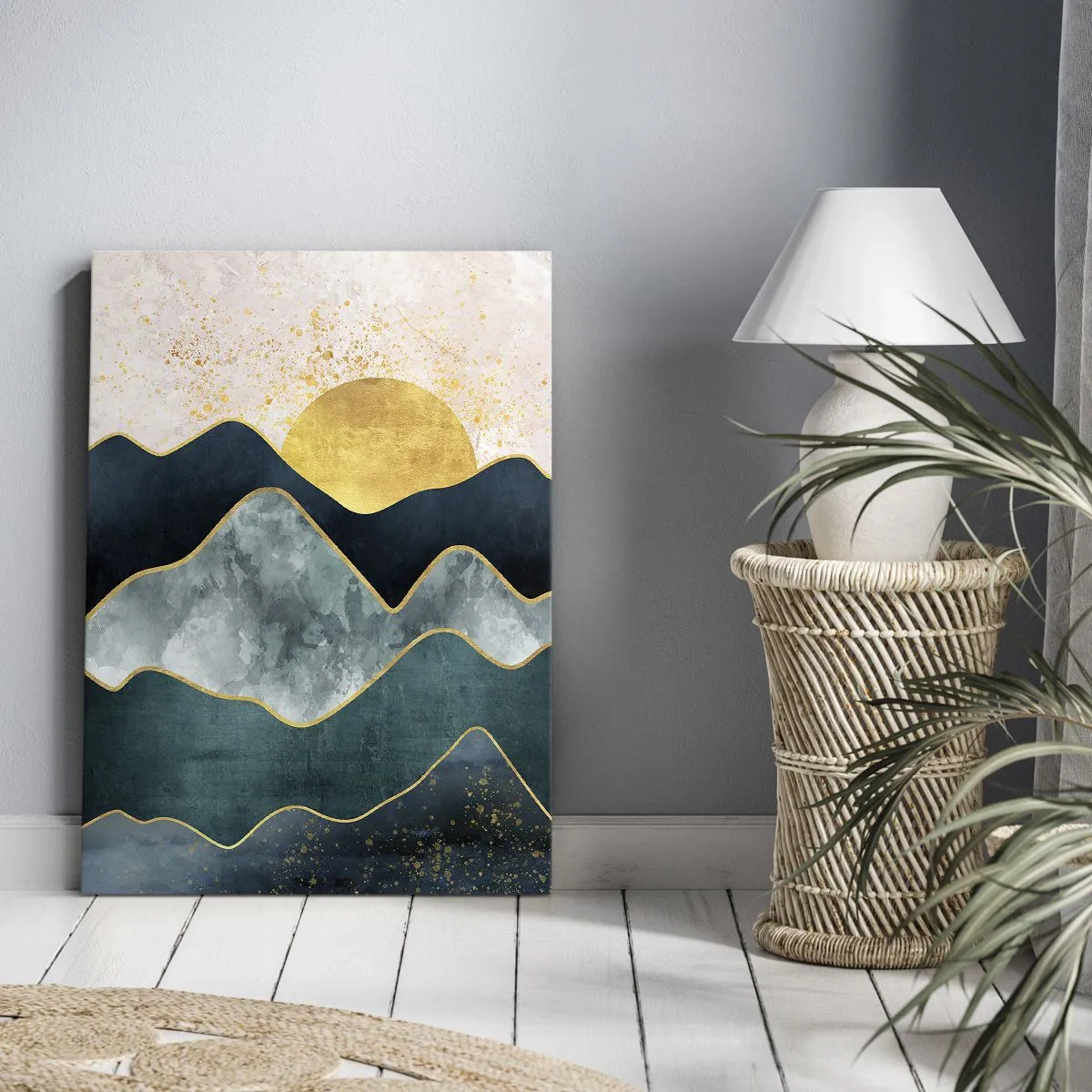 Obraz na płótnie - Abstrakcyjne, warstwowe góry w odcieniach zieleni, granatu i złota na tle wschodzącego słońca - 80x120cm - Za siedmioma górami - Nowoczesna dekoracja ścienna do salonu i sypialni ARTTOR