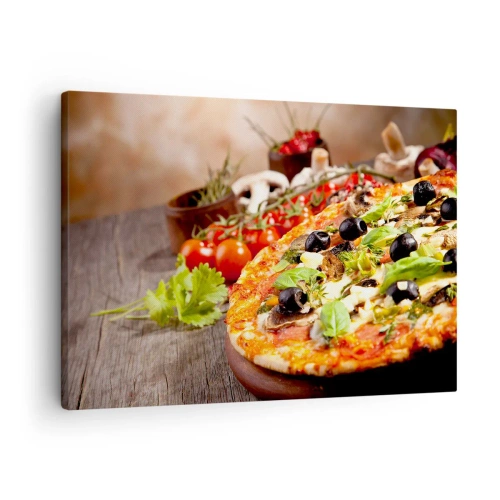 Obraz na płótnie - Pizza z oliwkami, bazylią i świeżymi składnikami na drewnianym tle - 70x50cm - Z tellurycznych ingrediencji - Nowoczesna dekoracja ścienna do salonu i sypialni ARTTOR