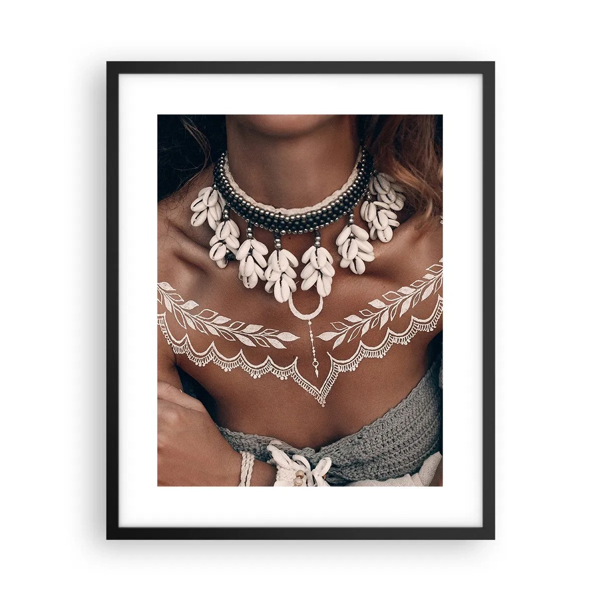 Plakat w czarnej ramie - Talizmany, rytuały kobiecości - 40x50 cm