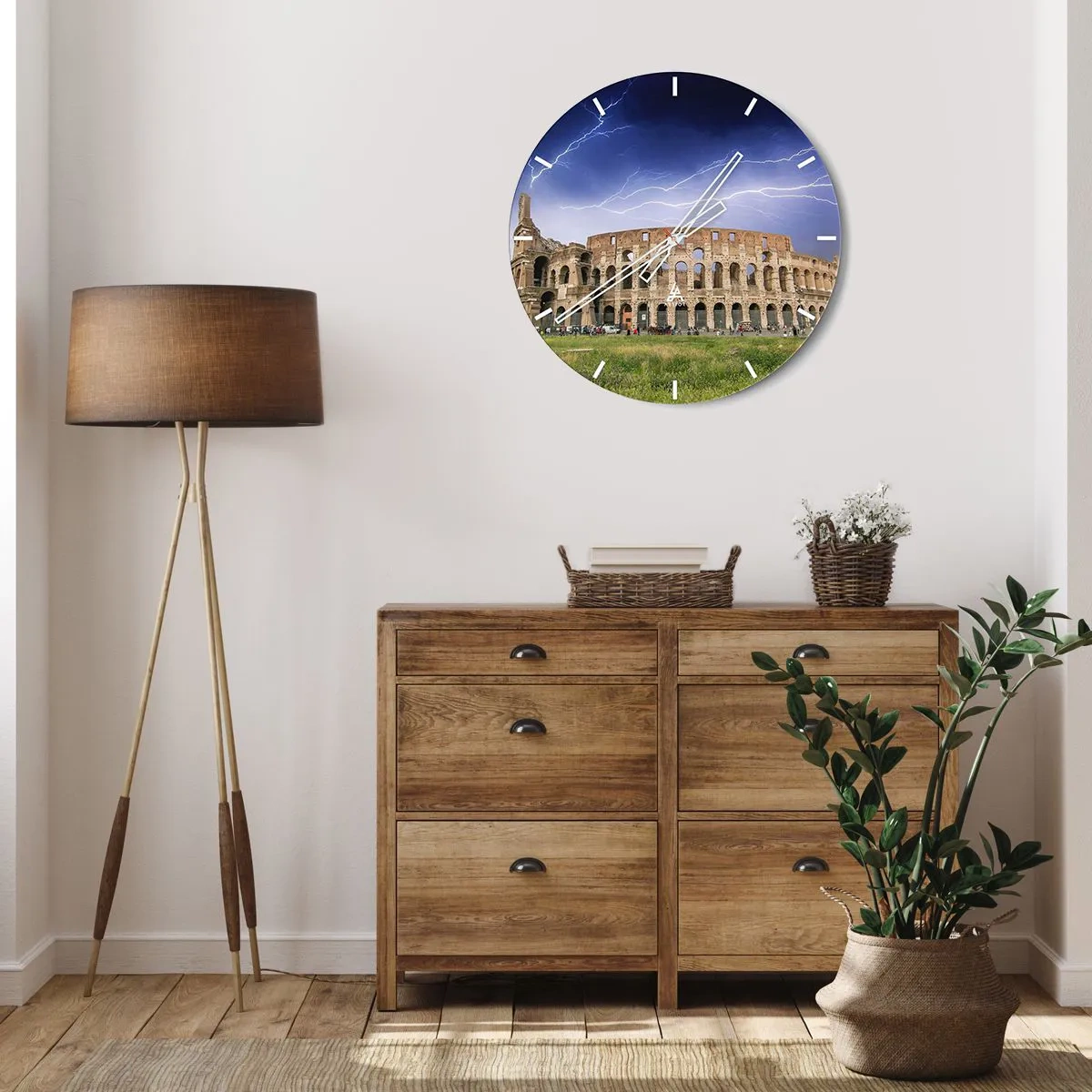 Zegar ścienny - Koloseum oświetlone błyskawicami na tle ciemnego nieba - 30x30cm - Arena walki - Nowoczesna dekoracja ścienna do salonu, kuchni i sypialni ARTTOR