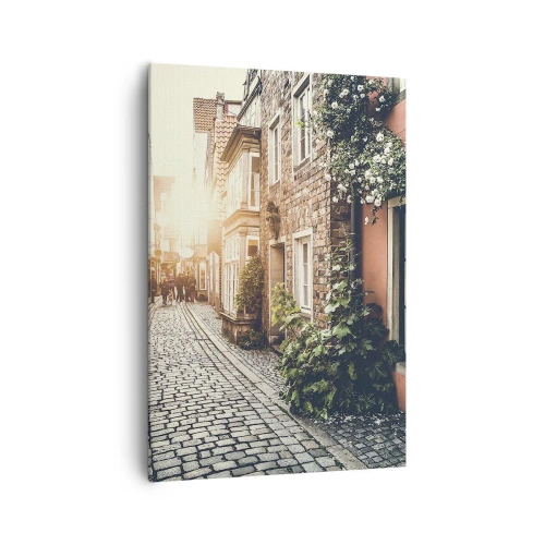 Obraz na płótnie - Urokliwa uliczka z kamiennym brukiem i kwiatami - 70x100cm - Różany zaułek w różowym blasku - Nowoczesna dekoracja ścienna do salonu i sypialni ARTTOR