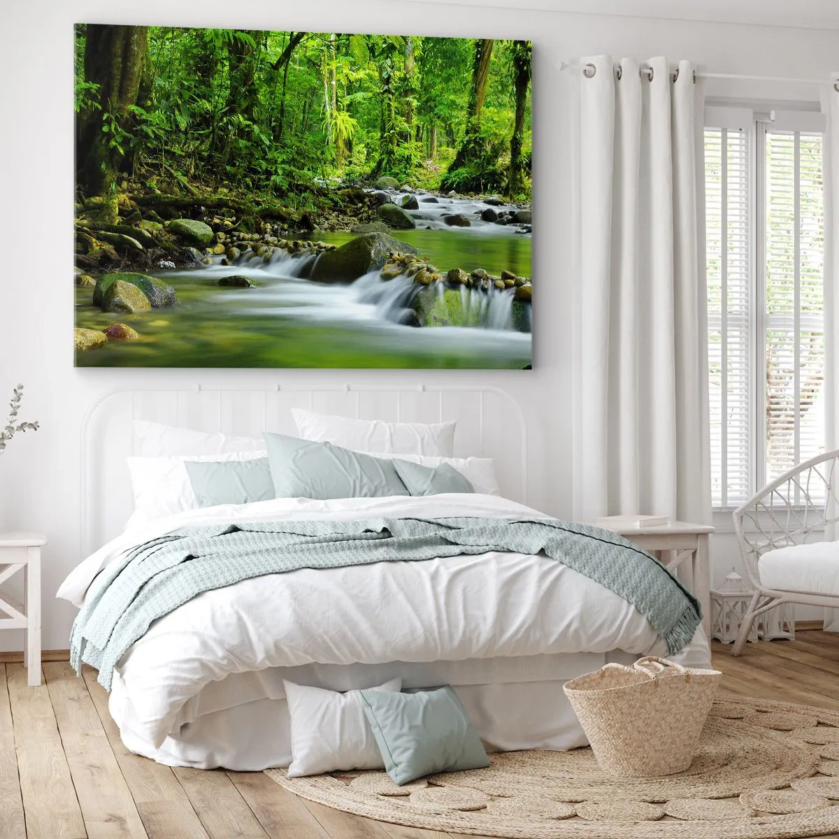 Obraz na płótnie - Strumień w lesie tropikalnym z bujną zielenią - 70x50cm - Popłynąć w morzu zieleni - Nowoczesna dekoracja ścienna do salonu i sypialni ARTTOR