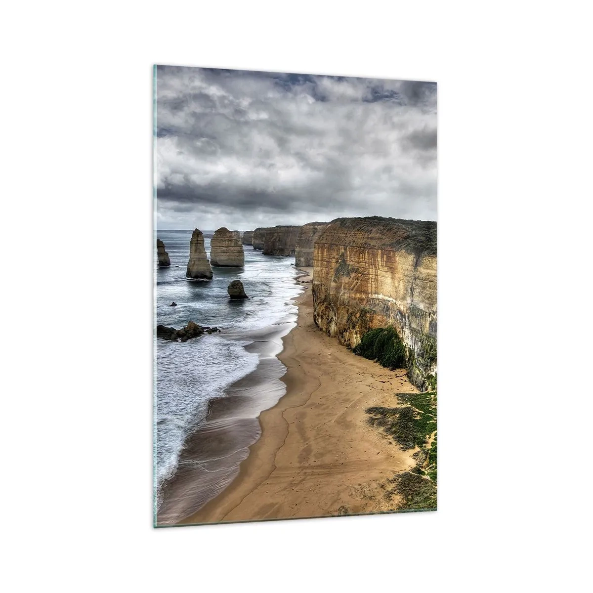 Obraz na szkle - Klifowe wybrzeże z plażą i skalnymi formacjami - 70x100cm - Surowe piękno - Nowoczesna dekoracja ścienna do salonu i sypialni ARTTOR