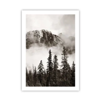 Plakat - Górski krajobraz z drzewami i mgłą - 50x70cm - Granitowy władca - Nowoczesna dekoracja ścienna do salonu, kuchni i sypialni ARTTOR