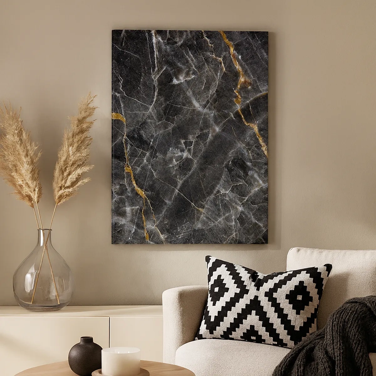 Obraz na płótnie - Ciemna marmurowa tekstura z delikatnymi złotymi żyłkami - 50x70cm - Wewnętrzne życie kamienia - Nowoczesna dekoracja ścienna do salonu, kuchni i sypialni ARTTOR