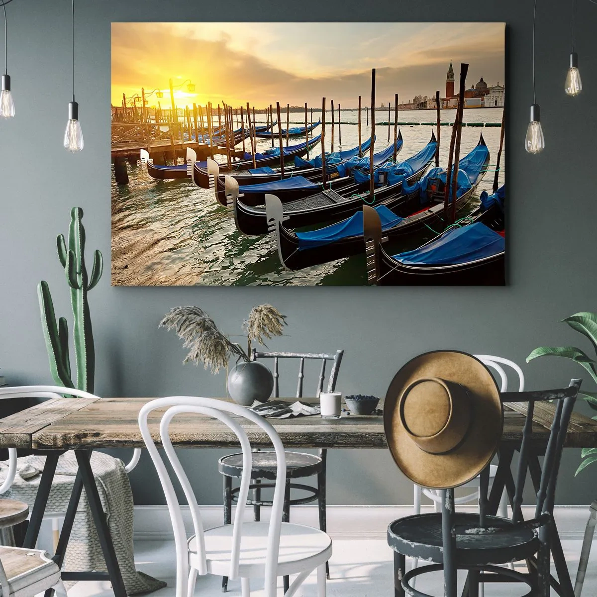 Obraz na płótnie - Gondole w Wenecji o poranku w świetle wschodzącego słońca - 120x80cm - Zanim przypłynie gwar - Nowoczesna dekoracja ścienna do salonu, kuchni i sypialni ARTTOR