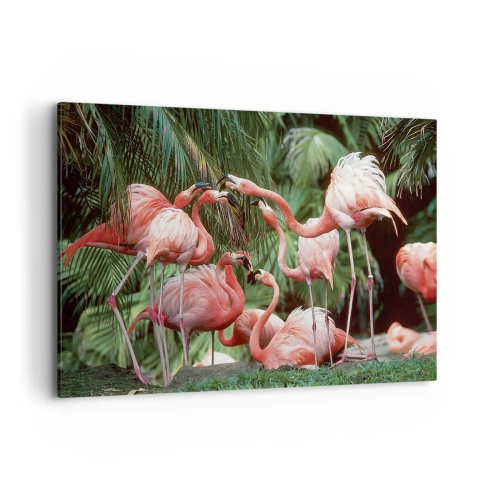 Obraz na płótnie - Grupa flamingów w tropikalnym otoczeniu palm - 120x80cm - Popołudniowe ploteczki - Nowoczesna dekoracja ścienna do salonu, kuchni i sypialni ARTTOR