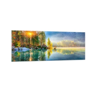 Obraz na szkle - Jezioro otoczone górami i lasem w promieniach słońca - 140x50cm - Majestat i słodycz - Nowoczesna dekoracja ścienna do salonu i sypialni ARTTOR