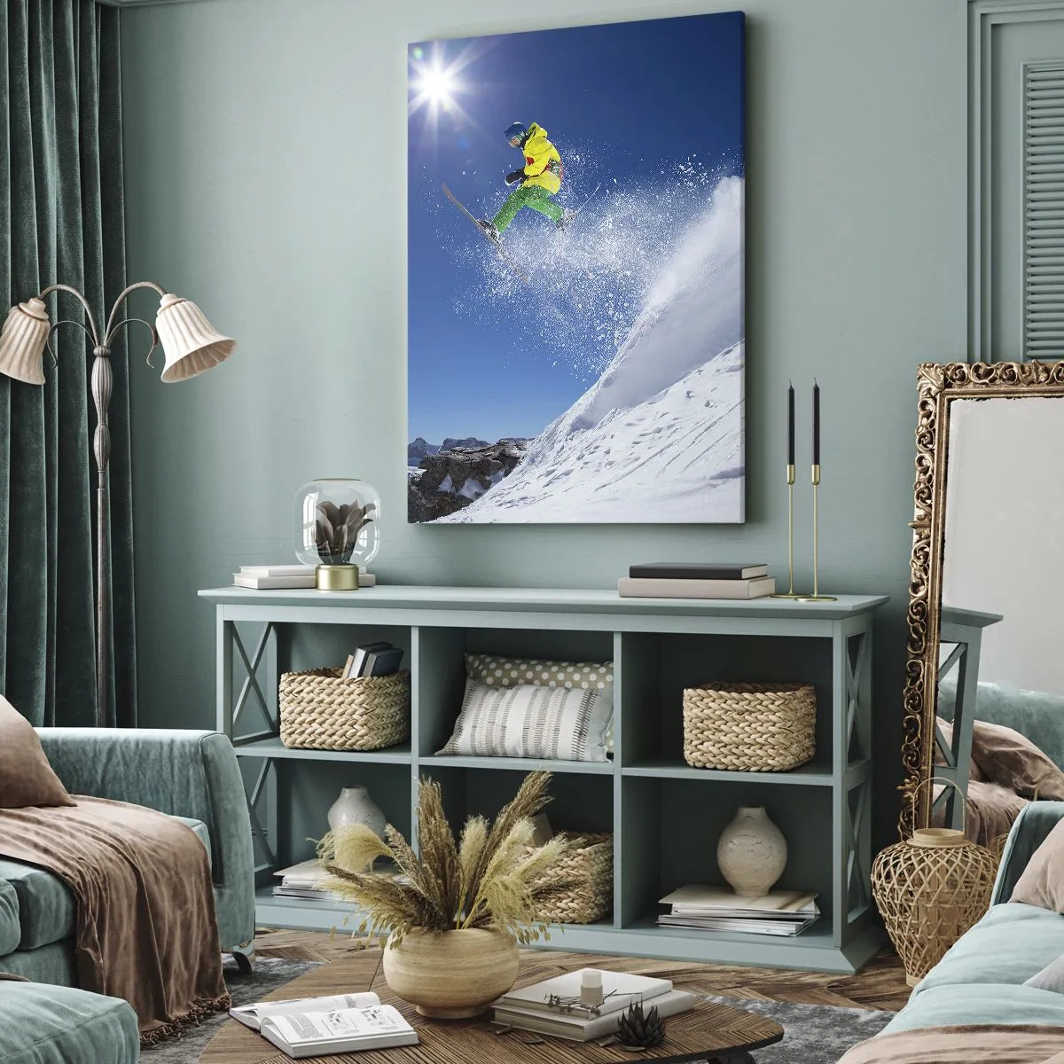 Obraz na płótnie - Narciarz wykonujący skok w górach na tle błękitnego nieba - 50x70cm - Tańczący z górami - Nowoczesna dekoracja ścienna do salonu, kuchni i sypialni ARTTOR
