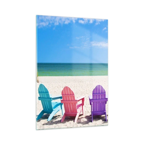 Obraz na szkle - Kolorowe krzesła na piaszczystej plaży z widokiem na morze - 50x70cm - Tęczowa plaża - Nowoczesna dekoracja ścienna do salonu, kuchni i sypialni ARTTOR