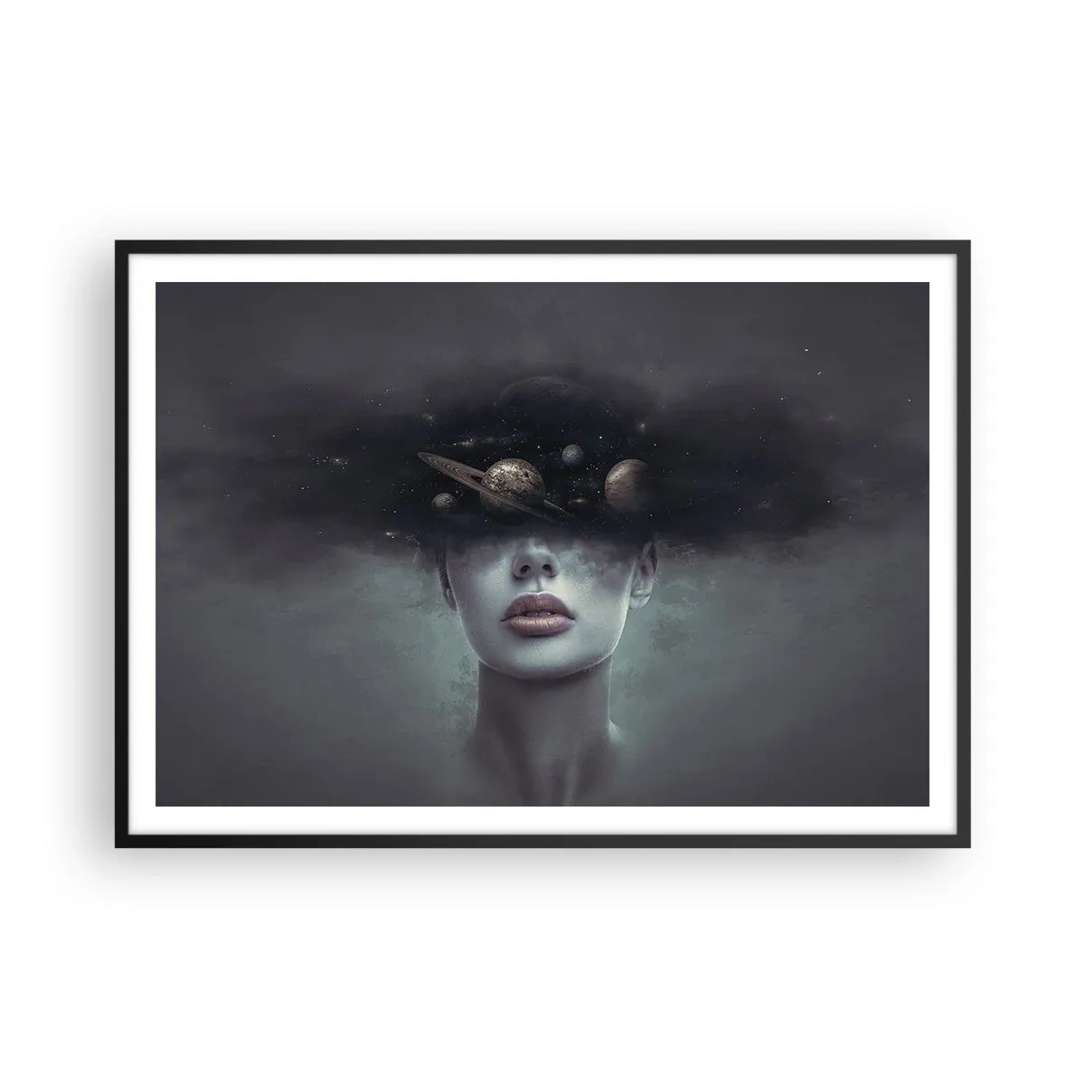 Plakat w czarnej ramie - Kobieca twarz z motywem planet i kosmosu w tle - 100x70cm - A planety szaleją… - Nowoczesna dekoracja ścienna do salonu i sypialni ARTTOR
