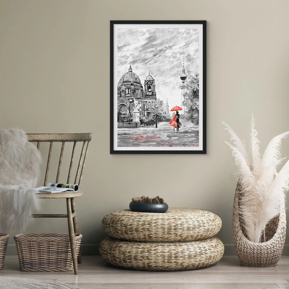 Plakat w czarnej ramie - Postać z czerwonym parasolem na tle berlińskiej architektury - 50x70cm - Berlińskie spotkanie - Nowoczesna dekoracja ścienna do salonu i sypialni ARTTOR