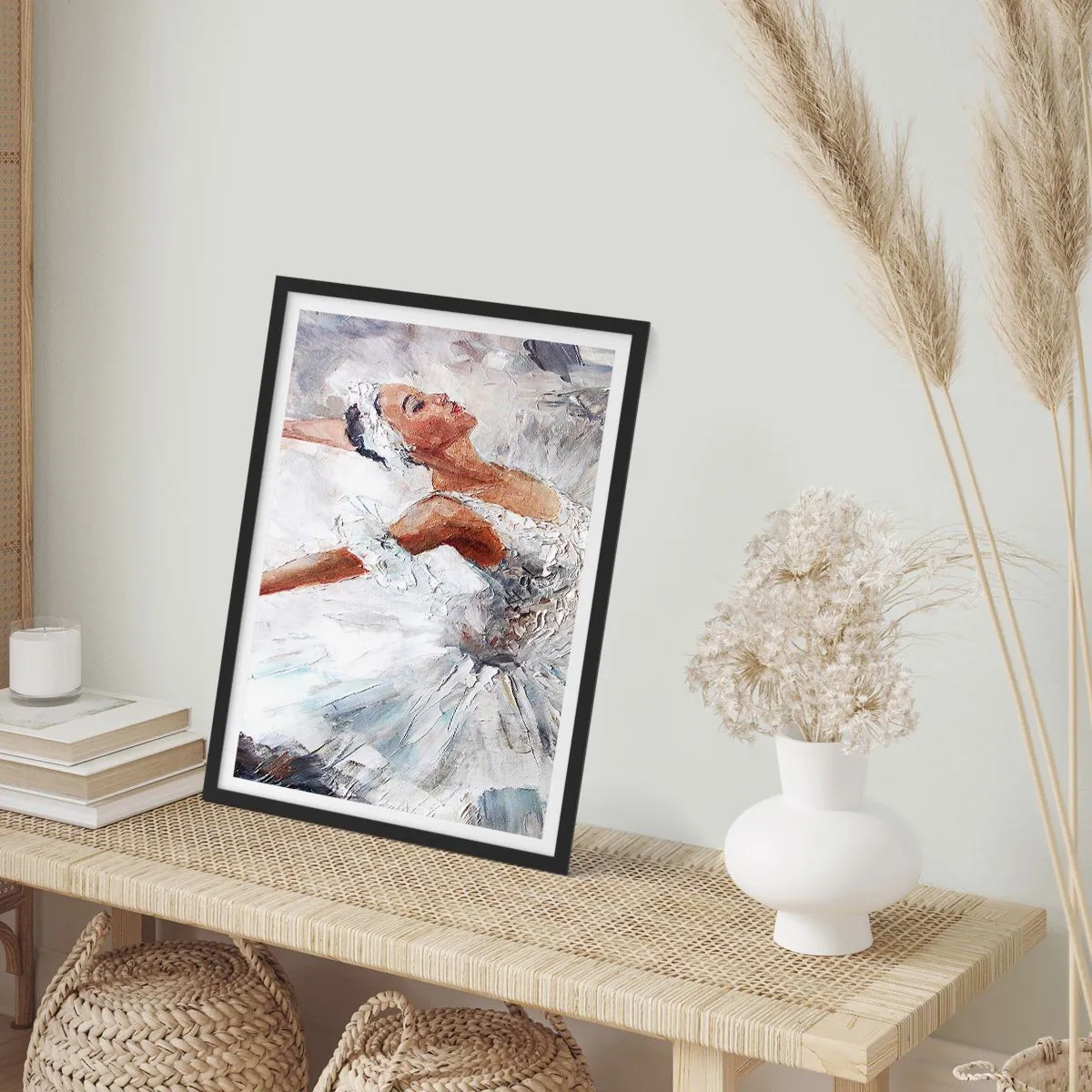 Plakat w czarnej ramie - Delikatna i lekka jak tiul - 30x40 cm