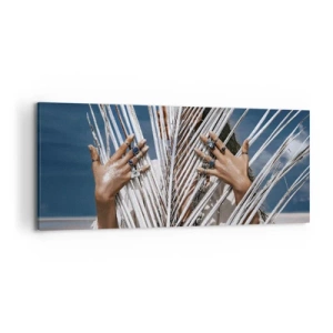 Obraz na płótnie - Kobieta ukryta za palmowymi liśćmi z pierścieniami na dłoniach - 120x50cm - Dziewczyna szamana? - Nowoczesna dekoracja ścienna do salonu i sypialni ARTTOR