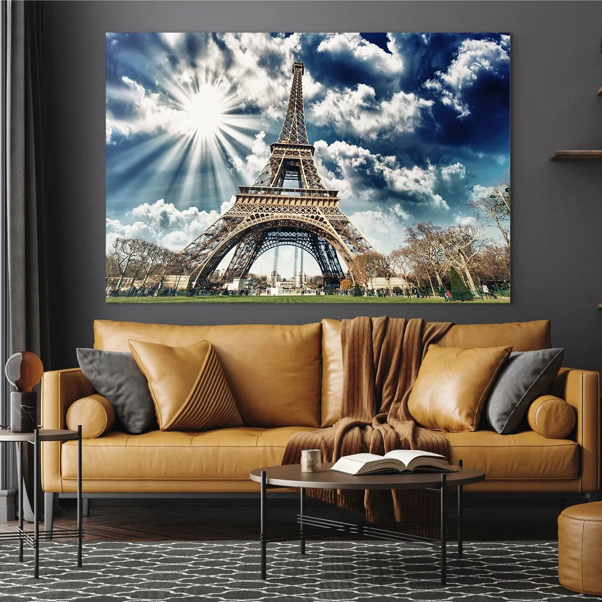Obraz na szkle - Wieża Eiffla na tle promiennego nieba - 100x70cm - Jedyna taka pod słońcem - Nowoczesna dekoracja ścienna do salonu, kuchni i sypialni ARTTOR