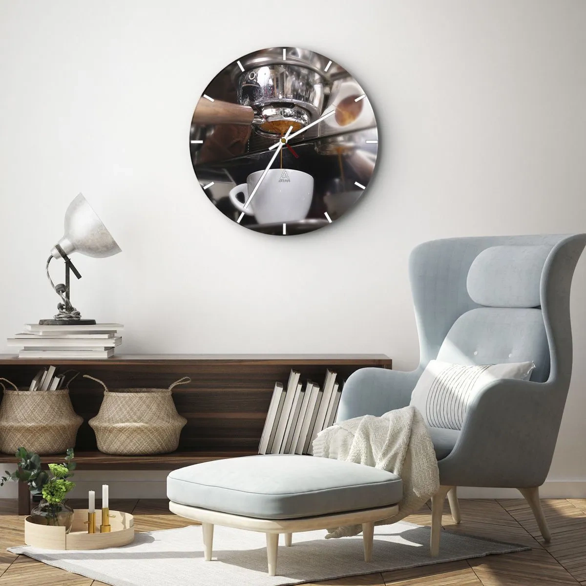 Zegar ścienny - Zbliżenie ekspresu do kawy z filiżanką espresso - 30x30cm - Dobra chwila dnia - Nowoczesna dekoracja ścienna do salonu, kuchni i sypialni ARTTOR