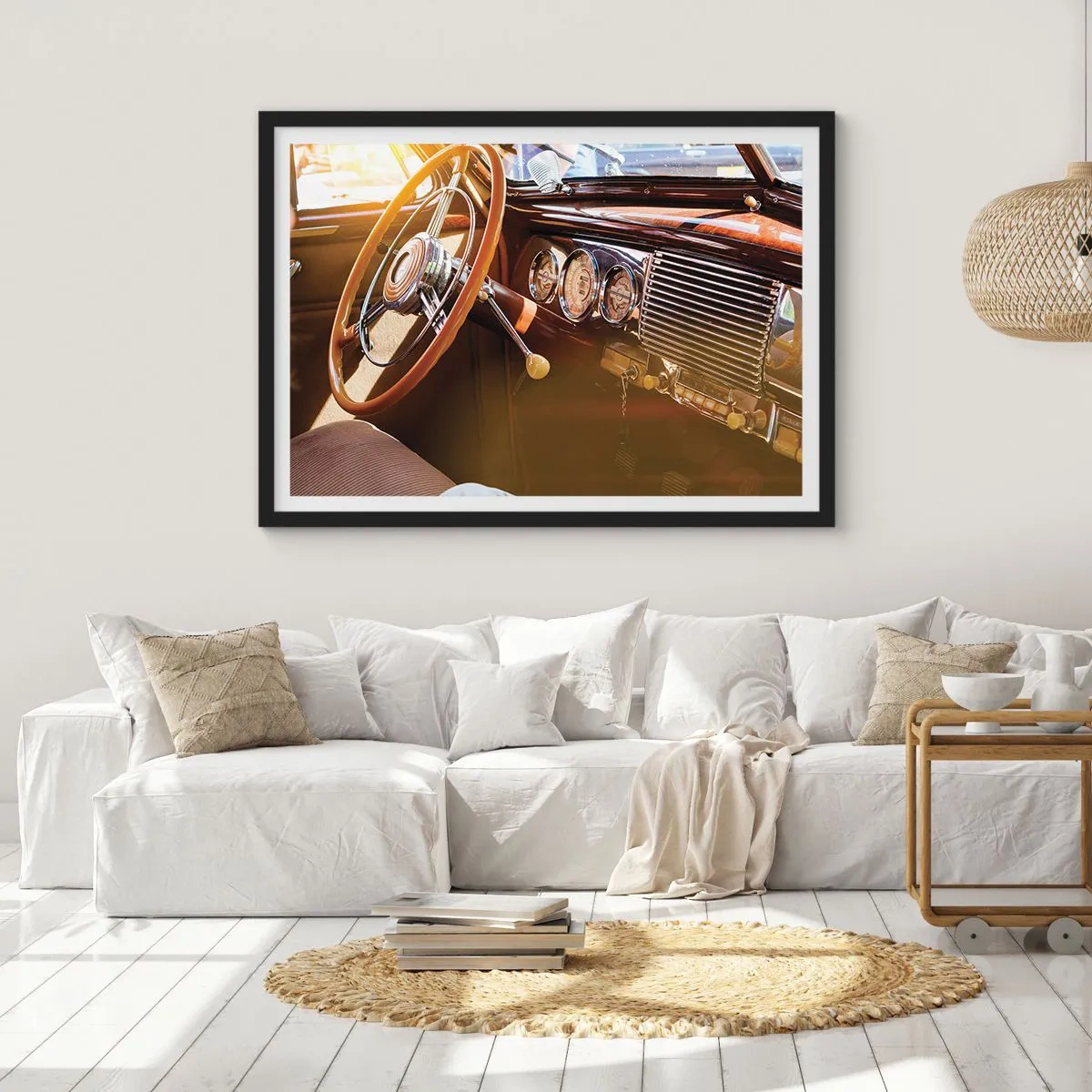 Plakat w czarnej ramie - Zbliżenie na wnętrze klasycznego samochodu z drewnianymi i chromowanymi detalami - 70x50cm - Powiew luksusu z przeszłości - Nowoczesna dekoracja ścienna do salonu i sypialni ARTTOR