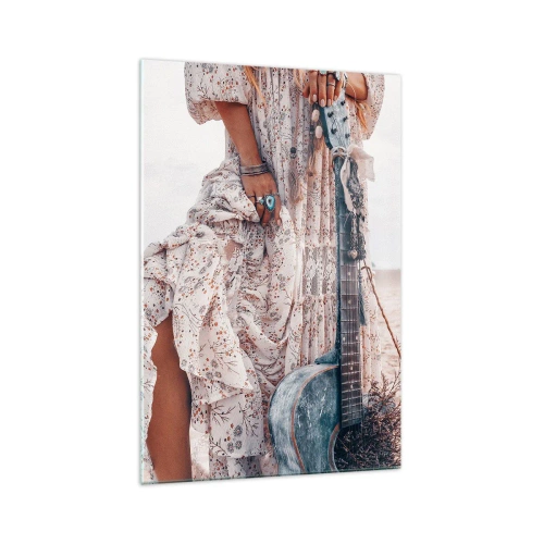 Obraz na szkle - Kobieta w stylu boho z gitarą na plaży - 70x100cm - Dzieci kwiaty w drodze - Nowoczesna dekoracja ścienna do salonu i sypialni ARTTOR
