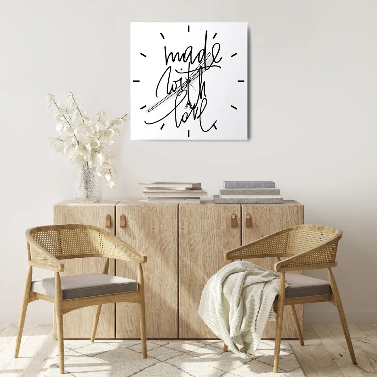 Zegar ścienny - Czarny napis "Made with love" na białym tle - 30x30cm - Najlepsza marka - Nowoczesna dekoracja ścienna do salonu i sypialni ARTTOR