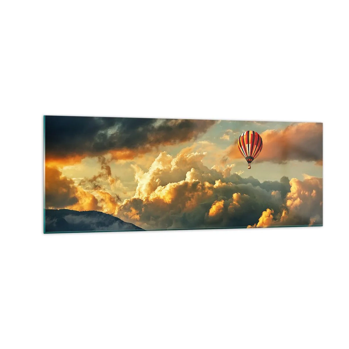 Obraz na szkle - Balon na tle dramatycznych chmur - 140x50cm - Lecę, bo chcę - Nowoczesna dekoracja ścienna do salonu i sypialni ARTTOR
