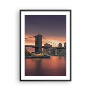 Plakat w czarnej ramie - Most Brookliński nocą na tle iluminowanego miasta - 50x70cm - Zatopione w  liliowej ciszy - Nowoczesna dekoracja ścienna do salonu i sypialni ARTTOR
