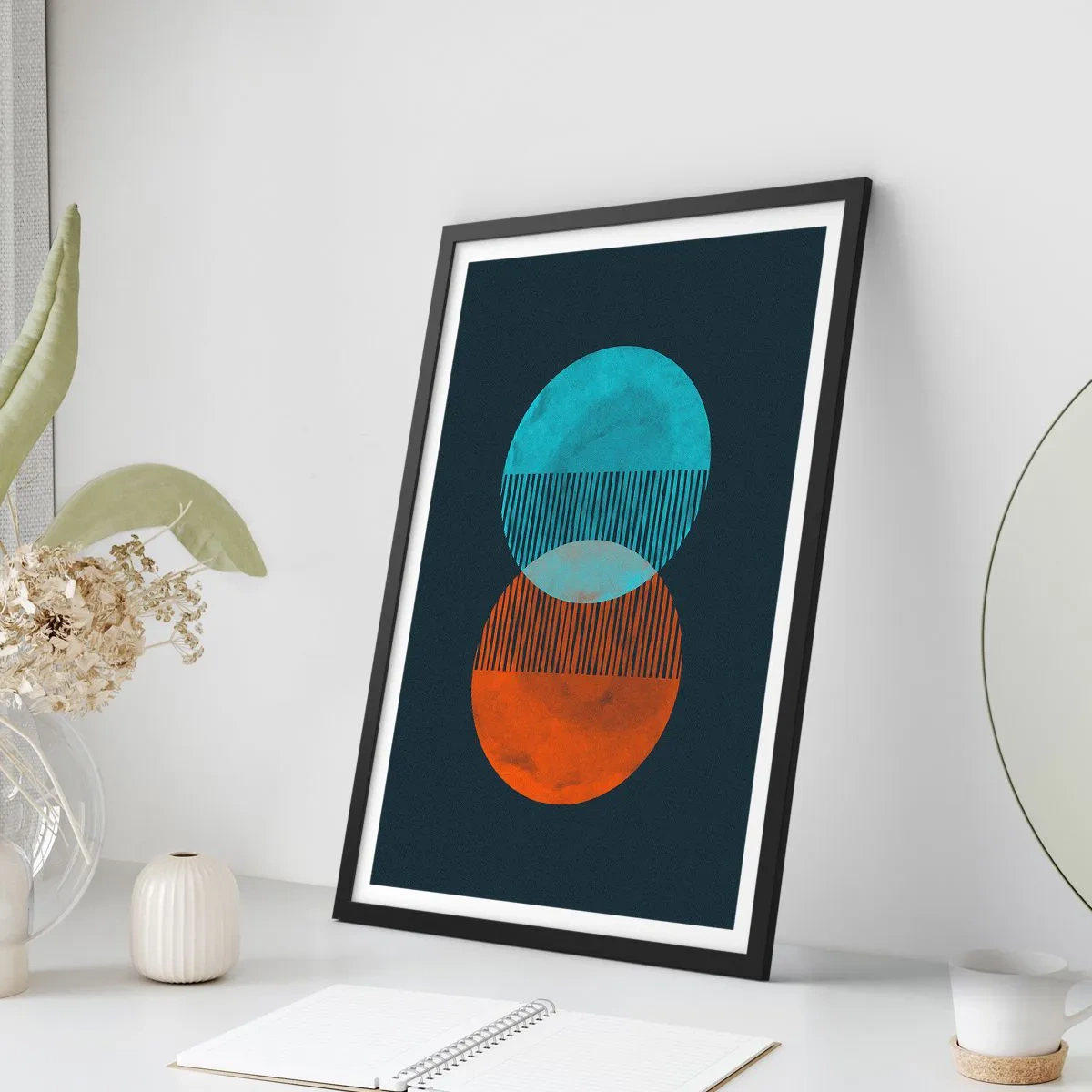 Plakat w czarnej ramie - Abstrakcyjne koła w odcieniach niebieskiego i pomarańczowego - 50x70cm - Astronomiczna fantazja - Nowoczesna dekoracja ścienna do salonu i sypialni ARTTOR