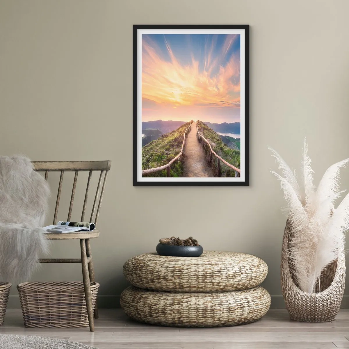 Plakat w czarnej ramie - Ścieżka na wzgórzu z widokiem na zachód słońca i góry - 50x70cm - Blisko nieba - Nowoczesna dekoracja ścienna do salonu i sypialni ARTTOR
