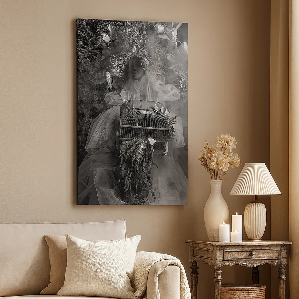 Obraz na płótnie - Czarno-biała kompozycja kobiety w tiulu z klatką pełną roślin - 50x70cm - Sama Matka – Natura - Nowoczesna dekoracja ścienna do salonu, kuchni i sypialni ARTTOR