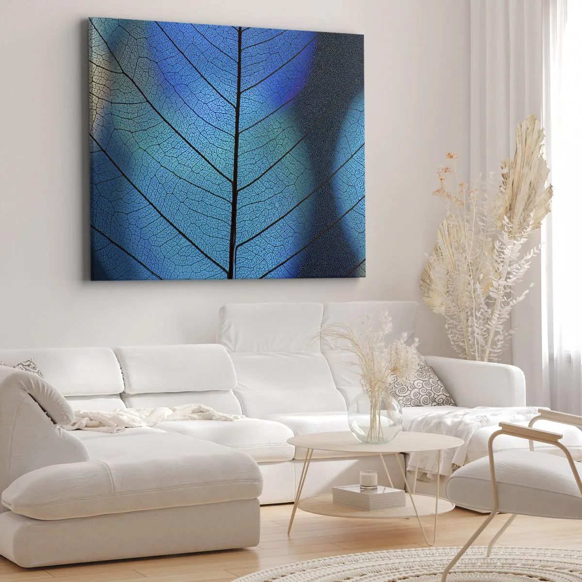 Obraz na płótnie - Zbliżenie na niebieski liść z widocznym detalem żyłek - 70x50cm - Misterna budowa - Nowoczesna dekoracja ścienna do salonu i sypialni ARTTOR