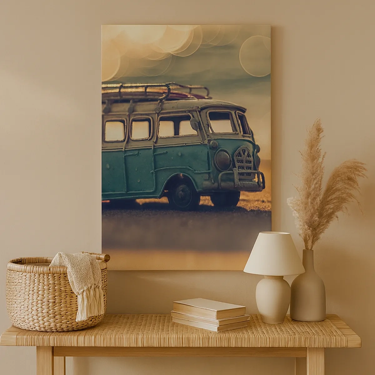 Obraz na płótnie - Retro bus na tle zachodzącego słońca - 50x70cm - Koniec bożków: pieniądza i pracy - Nowoczesna dekoracja ścienna do salonu, kuchni i sypialni ARTTOR
