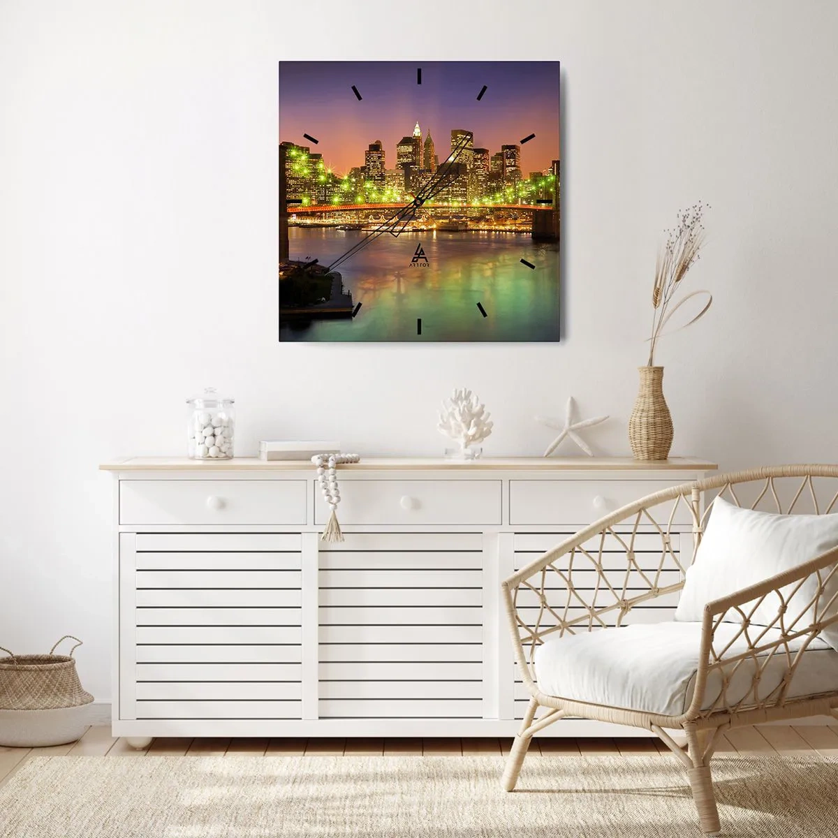 Zegar ścienny - Tu światło nigdy nie gaśnie - 30x30 cm