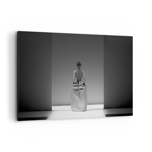Obraz na płótnie - Czarno-biały obraz z minimalistyczną sceną kobiety w geometrycznej przestrzeni - 100x70cm - Wyrafinowana prostota - Nowoczesna dekoracja ścienna do salonu, kuchni i sypialni ARTTOR