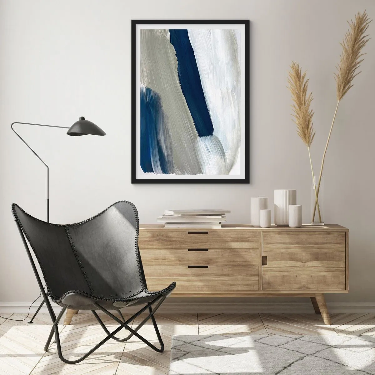 Plakat w czarnej ramie - Abstrakcyjne pociągnięcia pędzla w odcieniach granatu - 50x70cm - Spotkanie z bielą - Nowoczesna dekoracja ścienna do salonu i sypialni ARTTOR