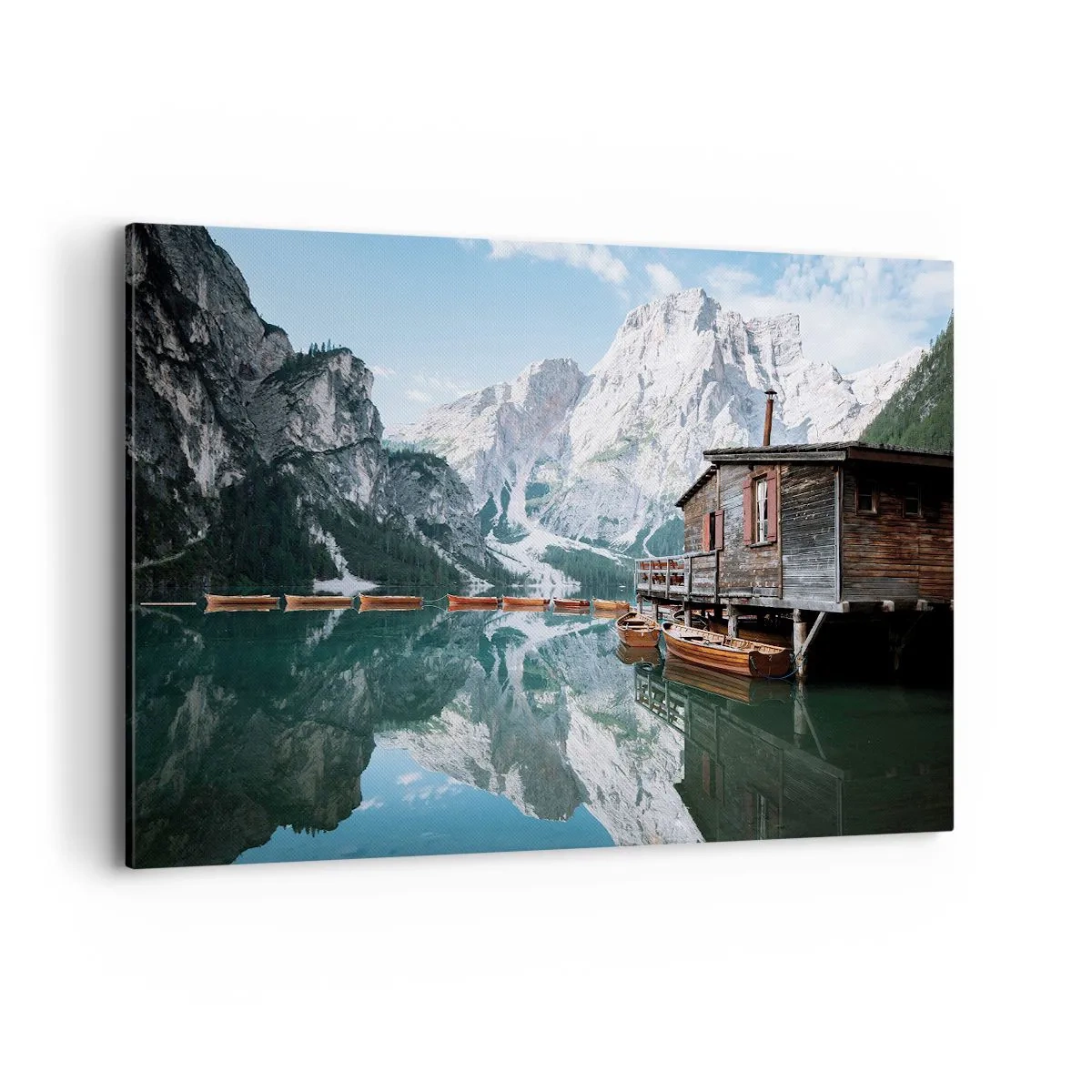 Obraz na płótnie - Drewniana chatka nad spokojnym górskim jeziorem - 120x80cm - Krystaliczny, górski poranek - Nowoczesna dekoracja ścienna do salonu, kuchni i sypialni ARTTOR
