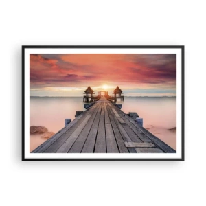 Plakat w czarnej ramie - Drewniane molo prowadzące do altanek o zachodzie słońca - 100x70cm - Zachód na wschodzie - Nowoczesna dekoracja ścienna do salonu i sypialni ARTTOR