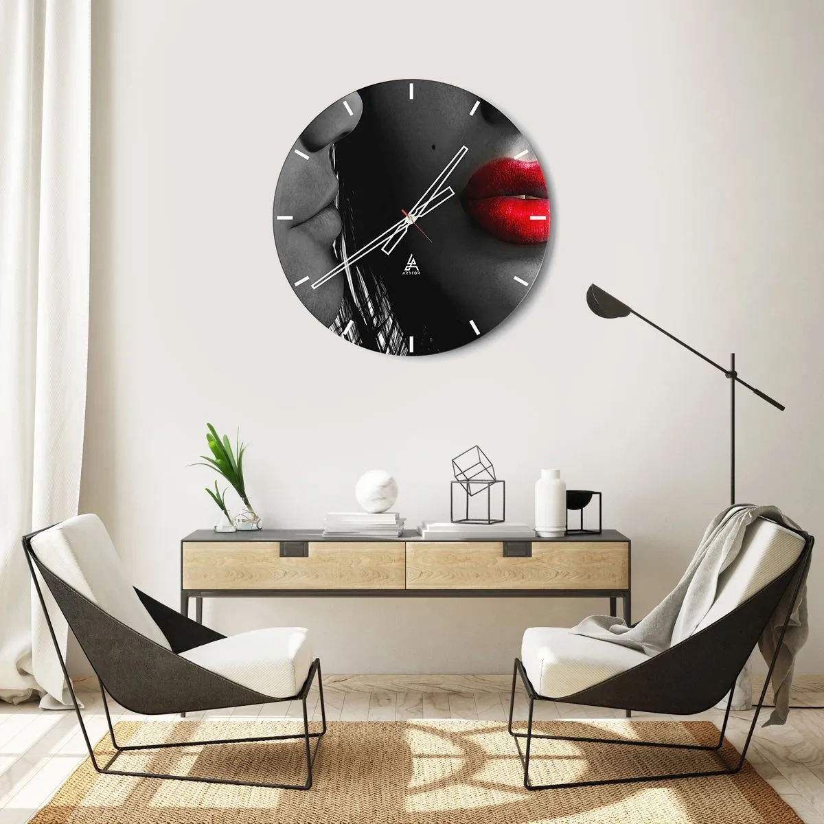 Zegar ścienny - Czarno-białe zbliżenie twarzy z czerwonymi ustami - 30x30cm - Twarz przy twarzy  - Nowoczesna dekoracja ścienna do salonu, kuchni i sypialni ARTTOR